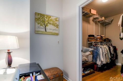 307 Regency Pl, Woodbridge NJ  07095-1032 exterior