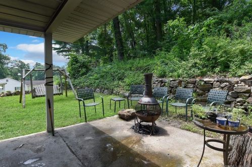 93 Robinwood Rd, Waterbury, CT 06708-2407