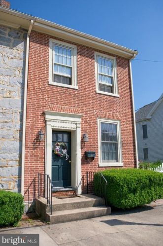 127 King St, Lees Cross Roads, PA 17257-1127