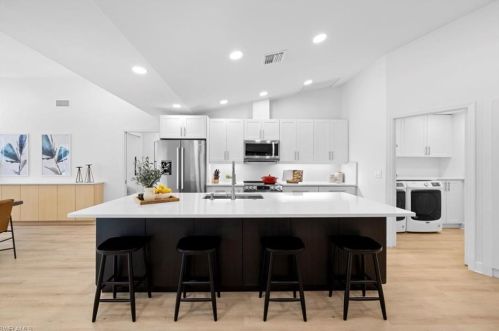 10461 Regent Cir, Naples FL  34109-1571 exterior