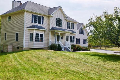 42 Buck Dr, Poughquag, NY 12570-4954