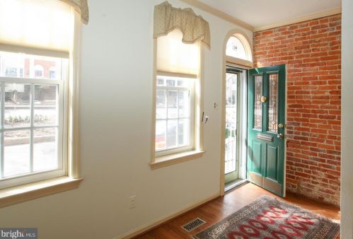 911 Lovering Ave, Wilmington, DE 19806-3224