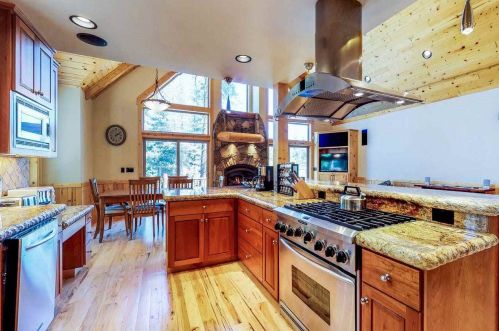 12764 Ski Slope Way, Truckee CA  96161-6615 exterior