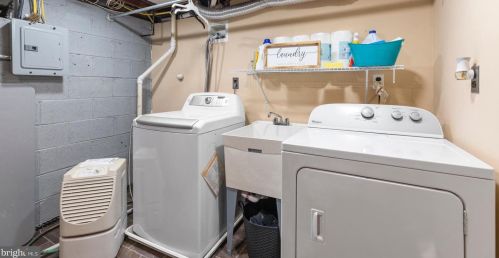 117 Monticello Dr, Riverton NJ 08077-4377 exterior