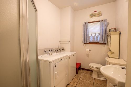 212 Green St, Connellsville PA  15425-4104 exterior