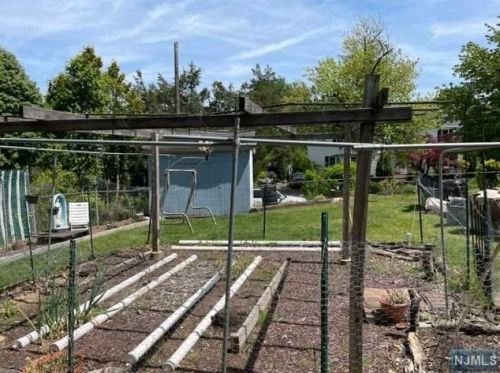 71 Jasper Ave, Teaneck NJ  07666-3816 exterior