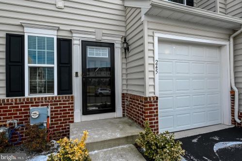 245 Stone Hill Dr, Pottstown, PA 19464-7511