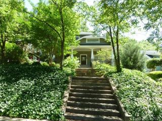 2022 Dartmouth Pl, Charlotte, NC 28207-1408