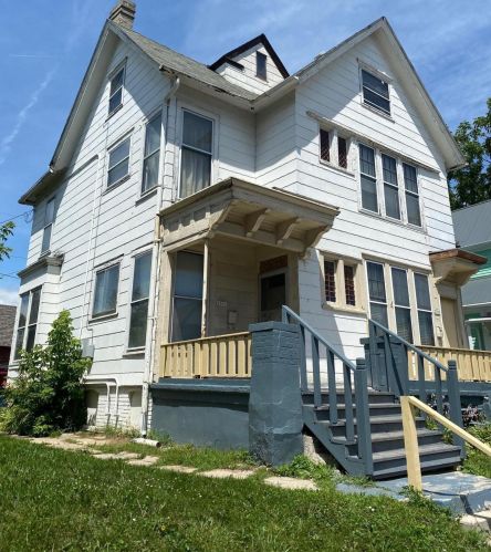 2351 Holton St, Milwaukee, WI 53212-3355