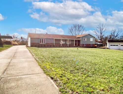 464 Coventry Cir, Zanesville, OH 43701-1956