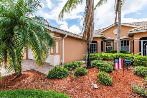 14318 Manchester Dr, Naples FL  34114-8626 exterior