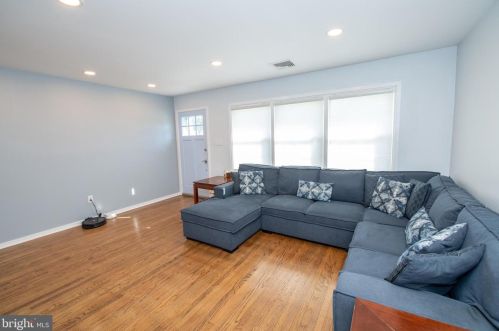 1940 Fleming Ave, Willow Grove, PA 19090-3038