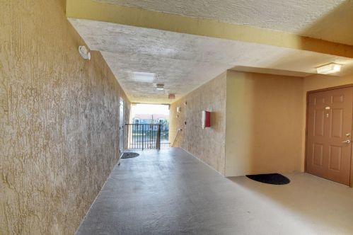 523 Villa Cir, Boynton Beach FL  33435-8912 exterior
