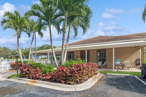 1608 Morning Sun Ln, Naples FL  34119-3317 exterior