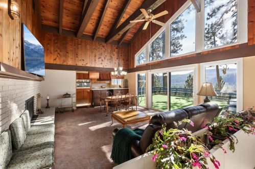 12726 Richards Blvd, Truckee CA  96161 exterior