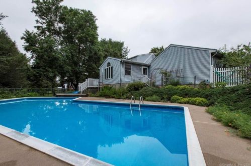 66 Sunnybrook Dr, Manchester, CT 06040-6660