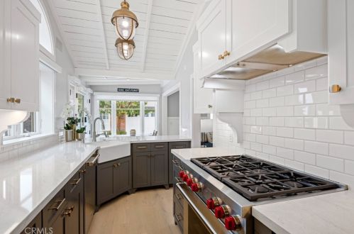 104 Onyx Ave, Newport Beach CA  92662-1208 exterior