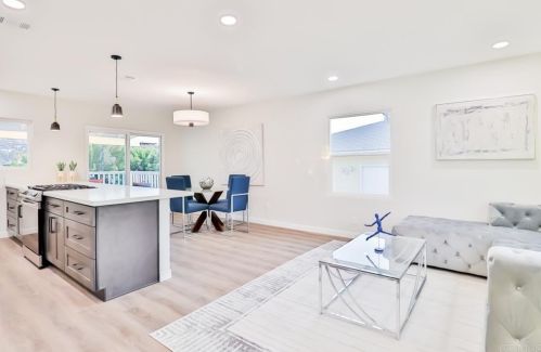 8255 Orchard Ave, La Mesa, CA 91942-9331