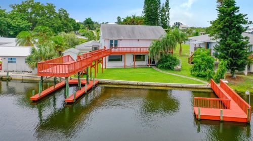 802 Bayview Dr, Ruskin, FL 33570-2805