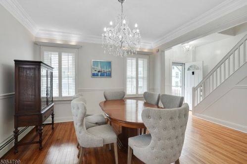 16 Thompson St, Bernardsville, NJ 07924-2220
