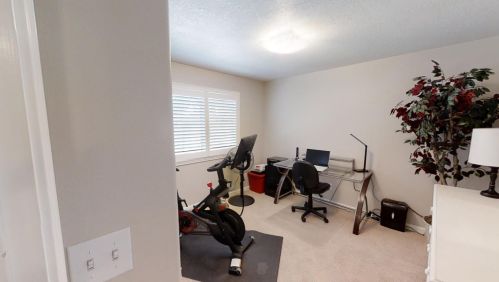 3960 Michelle Lynn Ct, Turlock CA  95382-8518 exterior