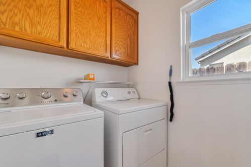 1656 Sierra Creek Dr, Manteca CA  95336-8652 exterior