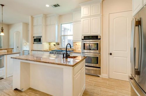 4004 Rothschild Dr, Lewisville TX  75022-5339 exterior