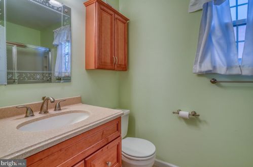 42 Saratoga Dr, New Castle DE  19720-4232 exterior