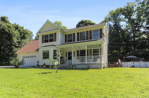18 Bob White Way, Moosup, CT 06354-1701