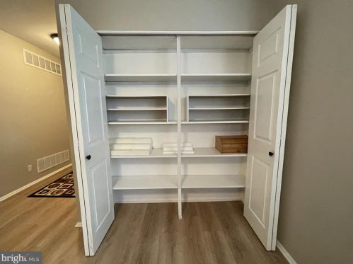 77 Lakebridge Dr, West Deptford NJ  08096-6720 exterior