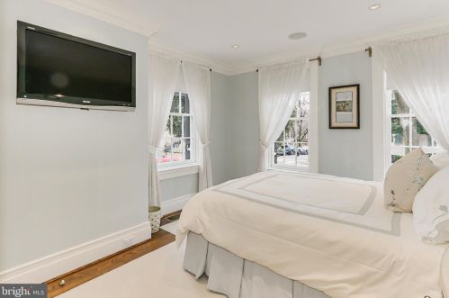 1400 34th St, Washington DC  20020-2304 exterior