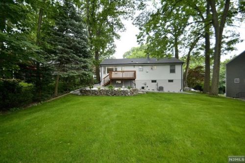 69 Mcnomee St, Oakland NJ  07436-2608 exterior