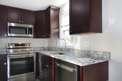 241 Wall St, Hebron CT  06248-1328 exterior