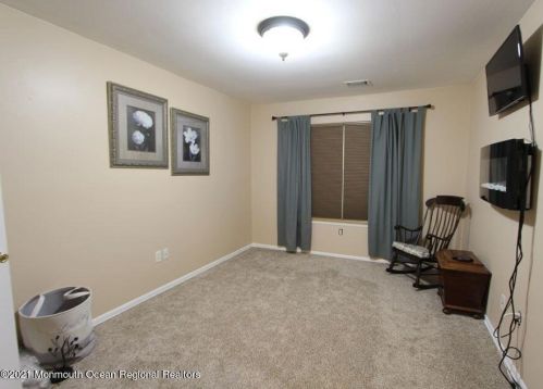 28 Arlene Ct, Bricktown, NJ 08724-1434
