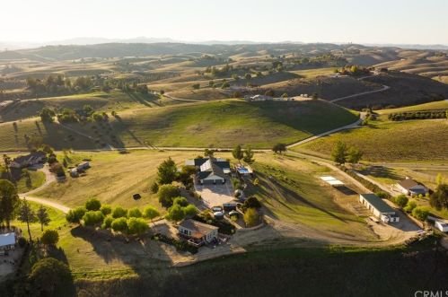 8580 Warren Rd, Lake Nacimiento, CA 93446-7337
