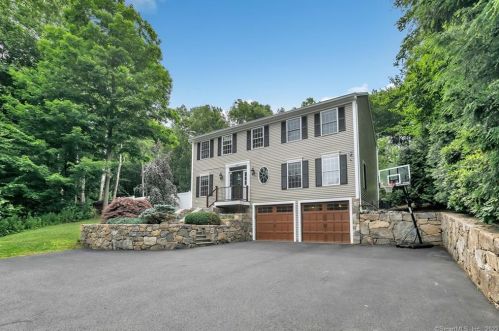 100 Glen Rd, Sandy Hook, CT 06482-1151