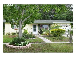9579 Golden Grove St, Largo, FL 33772-2929