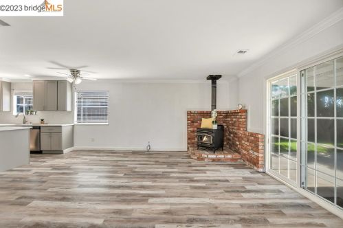 1791 Edgewood Dr, Oakley, CA 94561-1928