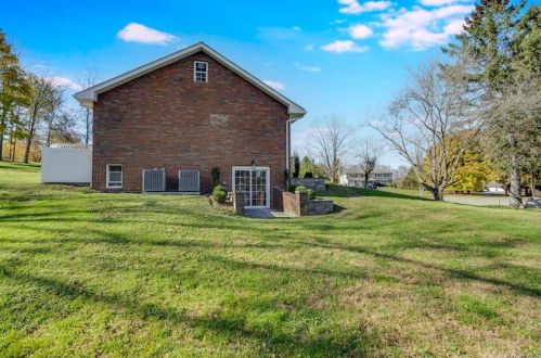 1 Fabbri Ct, Mahopac NY  10541-2001 exterior
