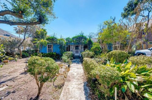 4601 Locust St, Bellaire, TX 77401-3603