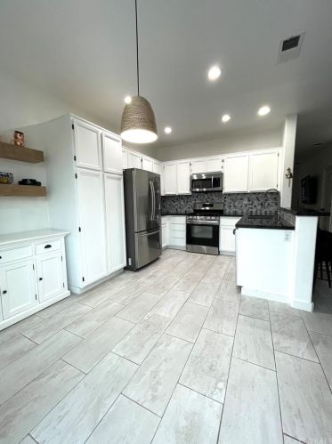 16043 Greyrock St, Victorville CA  92395-8628 exterior