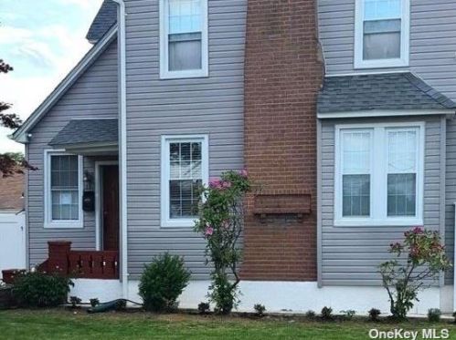 53 Dutchess St, Roosevelt, NY 11575-2002