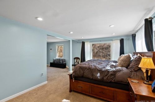 54 Piping Rock Dr, Waterbury CT  06706-2425 exterior