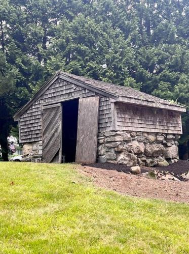 343 Beacon Dr, North Kingstown RI  02852-4630 exterior