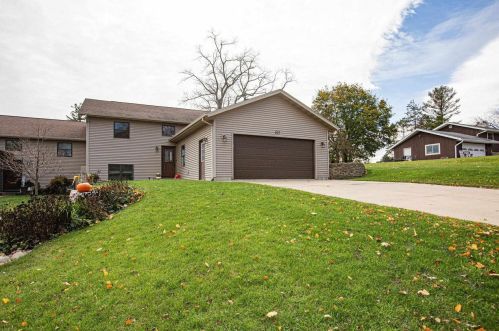 327 North St, Dodgeville, WI 53533-1262