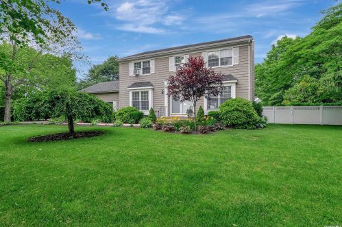 248 Southfield Rd, Baiting Hollow, NY 11933-1417