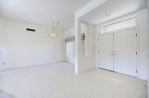 14921 Yosemite Dr, Sun City, AZ 85375-5759