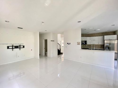 948 104th Ave, Miami FL  33172-4097 exterior