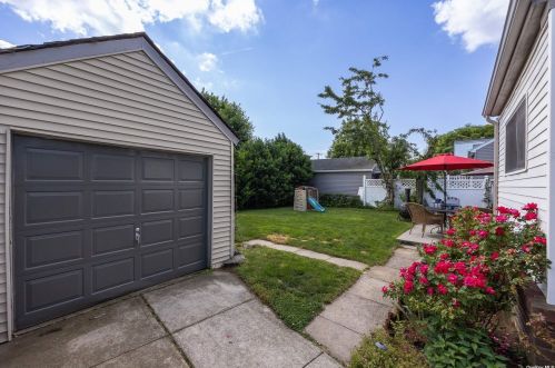 47 Alexine Ave, East Rockaway NY  11518-1515 exterior