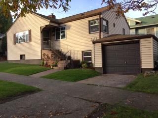 1102 41st St, Seattle, WA 98103-7912